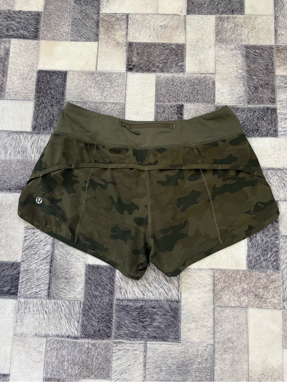 Lululemon Athletica Run: mini Speed Short 4-way stretch Camo/Green 🫒 Size 6